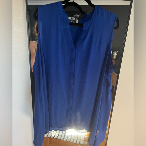 Business Top - Picture 1 of 6